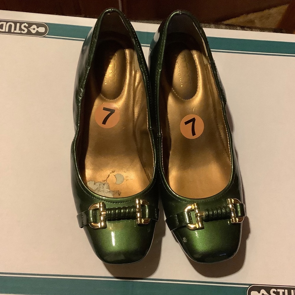 *3 for $20* MTNY Wedge Dark Green patent w/ gold buckle trim sz 7
